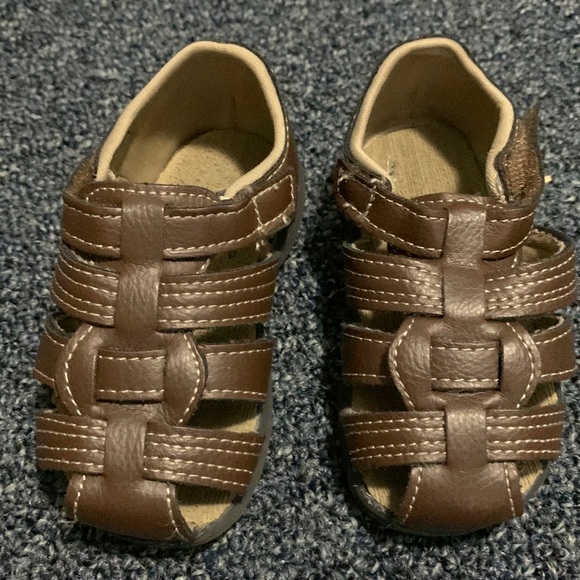 Boy’s sandals like new - Picture 1 of 2